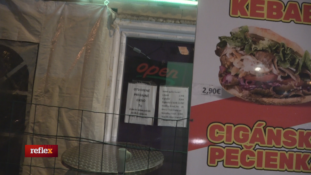 V bufetu je erotický salón