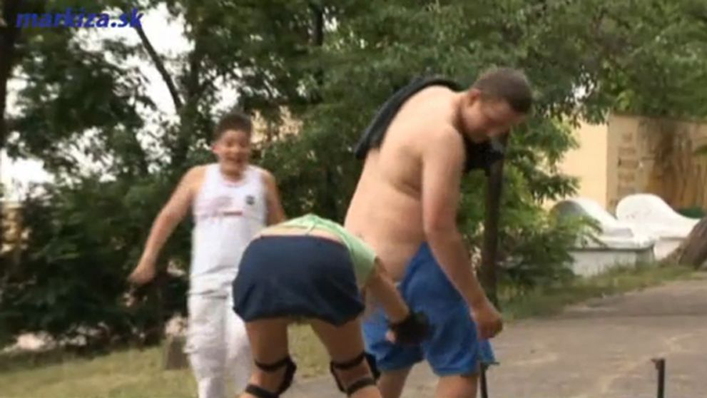 Hore ruky, dole gate!