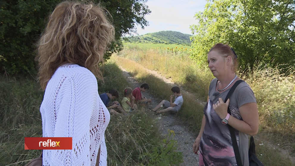 So štyrmi deťmi na ulici