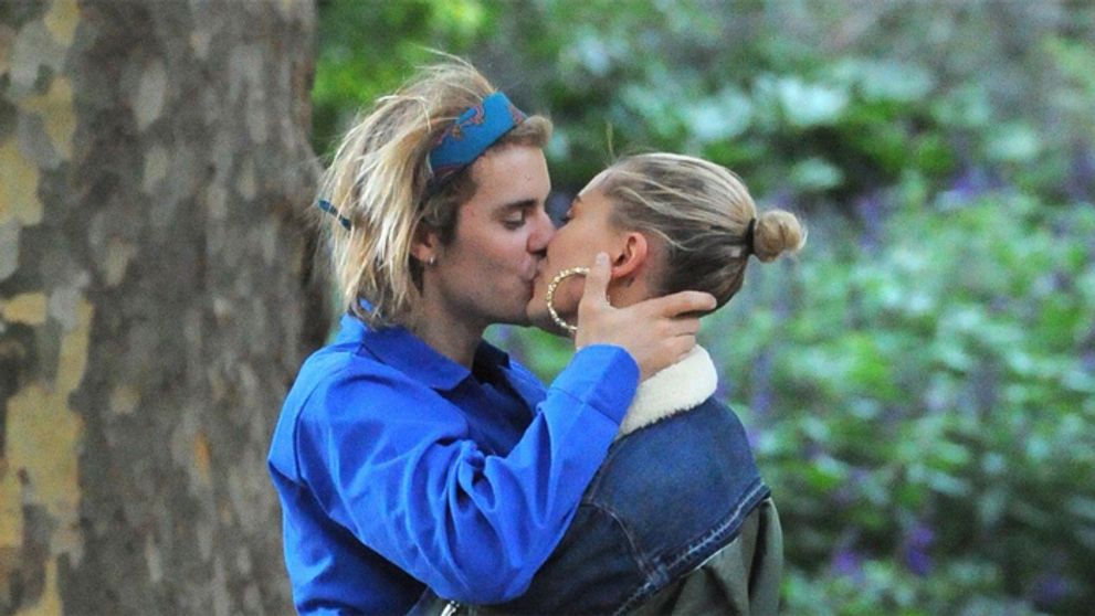 Intímnosti na verejnosti: Justin Bieber si ich užíval naplno