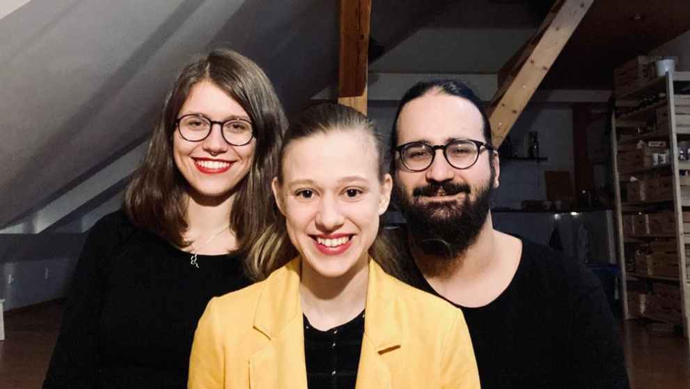 Miluje viacerých! Herečka z dokumentu V sieti žije s manželom aj so ženou