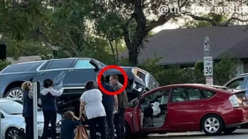 Hrozivé zábery z dopravnej nehody. Auto známeho herca skončilo na streche