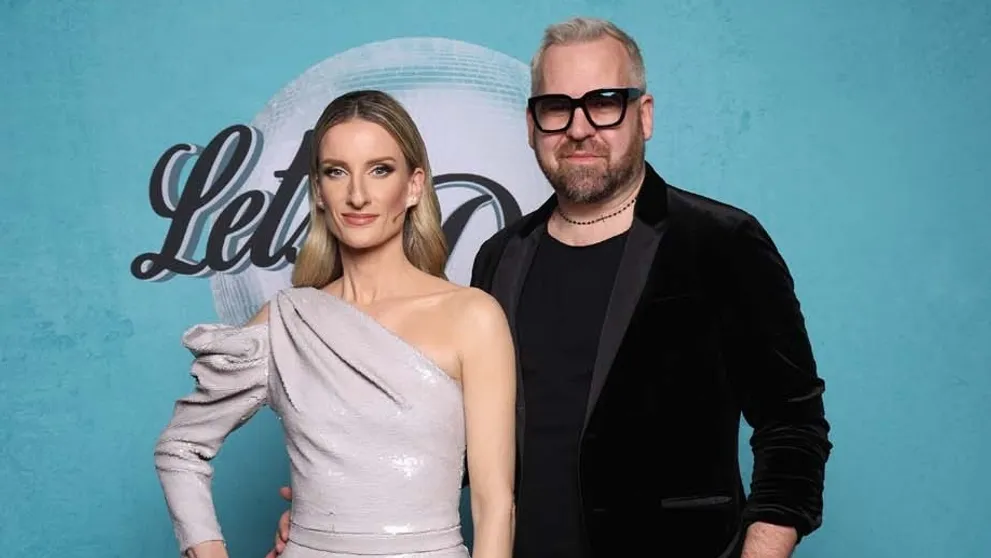 Fero Mikoško prezradil, ako šije Adele šaty: Túto pomôcku má v ateliéri