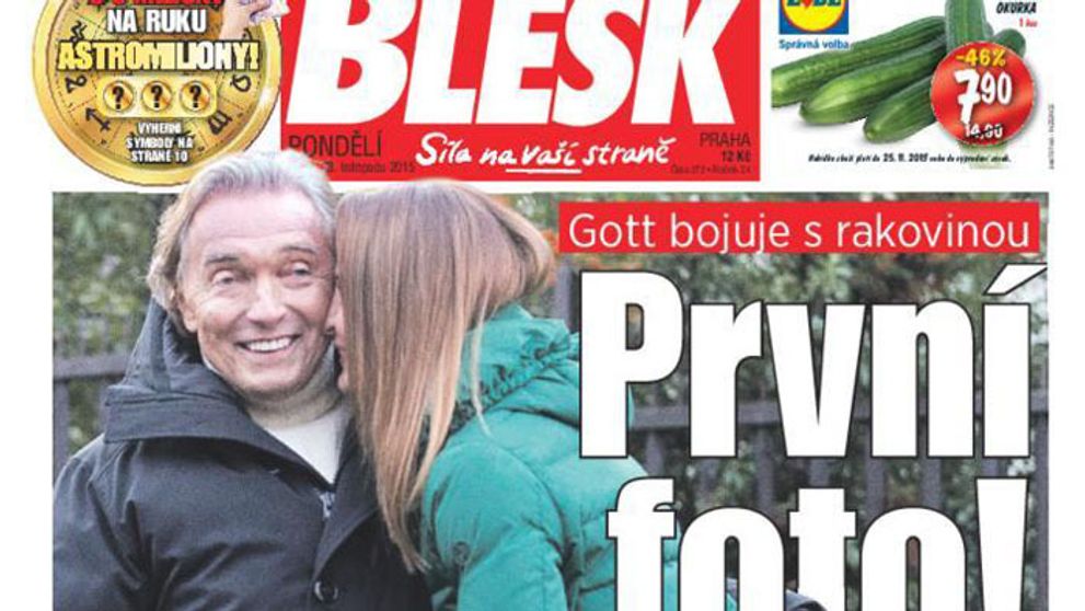 PRVÉ FOTO po chemoterapii. Karel Gott s manželkou na prechádzke