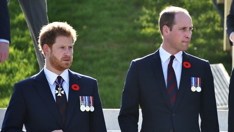 William a Harry nebudú kráčať za rakvou princa Philipa vedľa seba