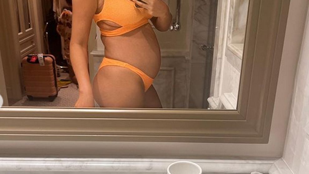 Tehotenstvo by už neutajila: Modelka ukázala rastúce bruško