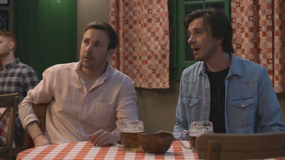 Edo chce Lenke dokázať, že je vtipný. To musíte vidieť