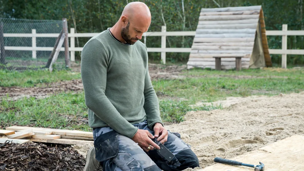 Svalnatý farmár sa neudržal! Priamo pred Evelyn zaútočil na Romanu a Gaba
