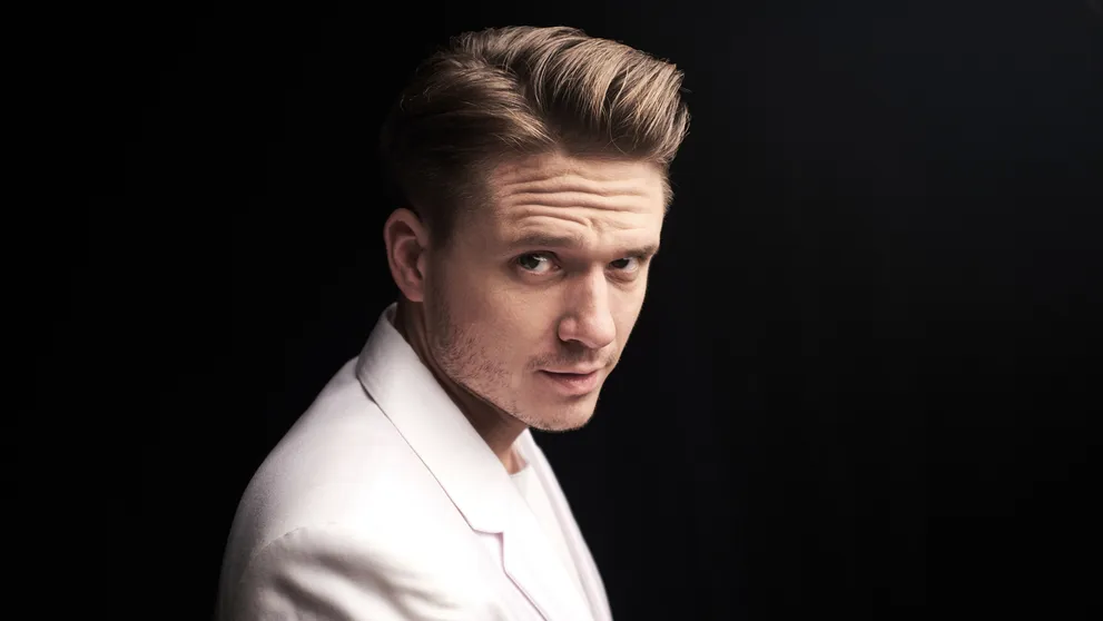 „Áno, rád sa prezliekam za ženu,“ šokuje Ondřej Brzobohatý. Unikli pikantné fotky