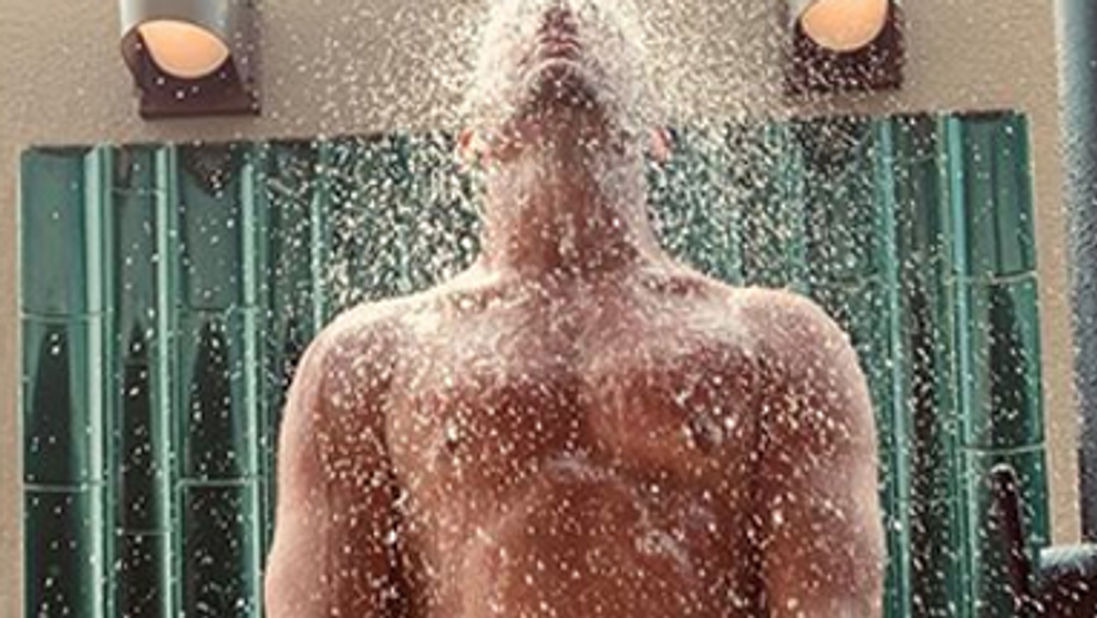Hollywoodsky sexsymbol v sprche: Ženy sa z tejto fotky zbláznili