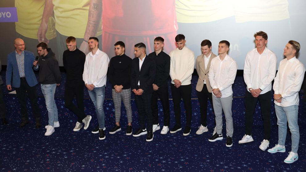 Tomu sa hovorí zmena štýlu: V takýchto outfitoch ich zvyčajne nevidíte