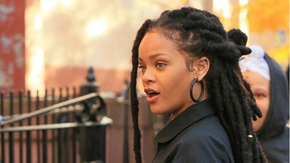Nahá Rihanna na fotke s malou neterou: Neprehnala to?