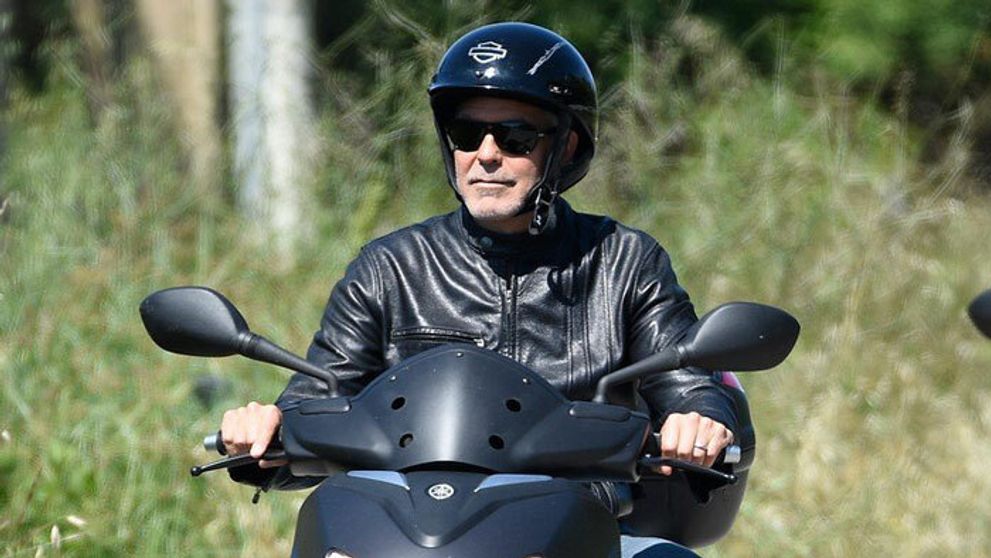 George Clooney mal nehodu. Na skútri sa zrazil s autom