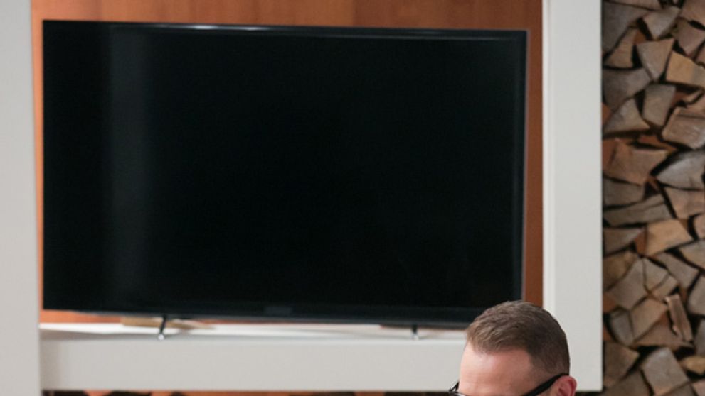 Michal si postupne zvyká na slepeckú palicu