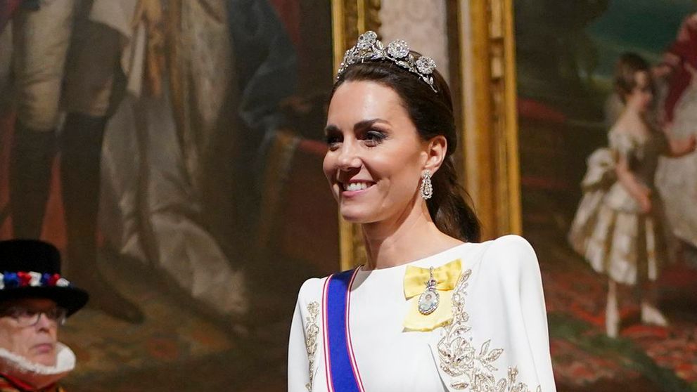 Kate sa objavila v miestnosti a všetci si všimli to isté