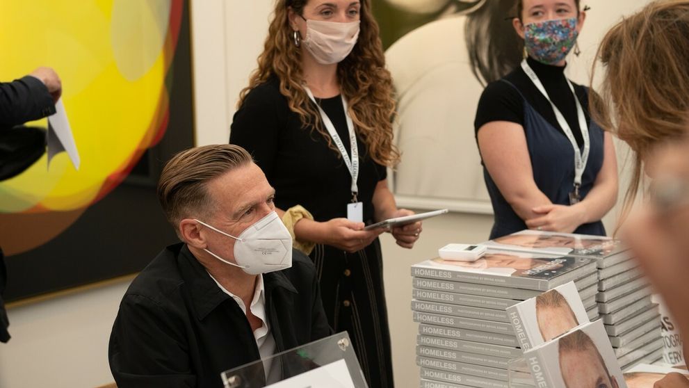 Po príchode na letisko mu vyšiel pozitívny test na COVID. Spevák smeroval do nemocnice