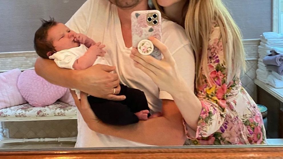 Ďalšie bábätko je na svete! Spevák (43) sa pochválil malým pokladom