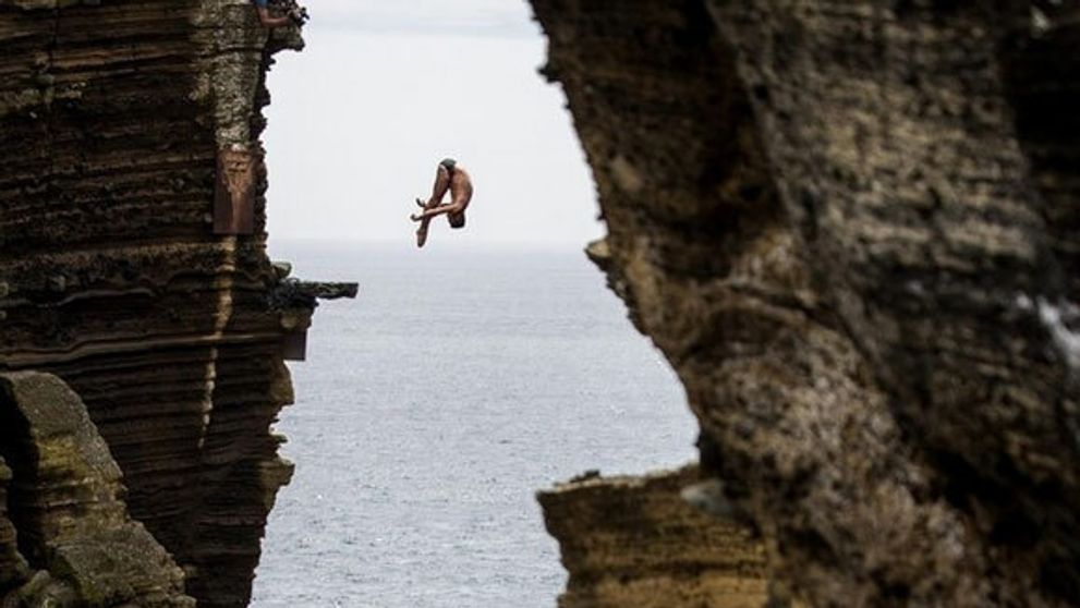 Krok od smrti! Títo ľudia si nevážia svoj život!