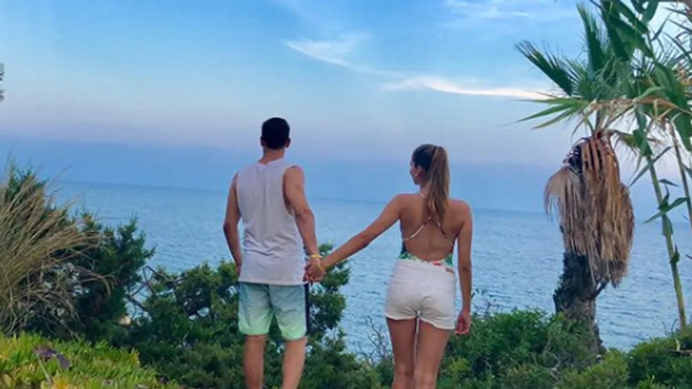 Romantika v raji. Marek Fašiang dovolenkuje s krásnou priateľkou