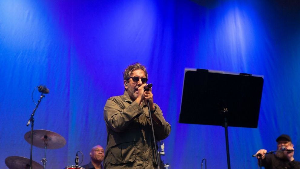 Zomrel po krátkej chorobe: Británia prišla o legendárneho speváka a hudobníka