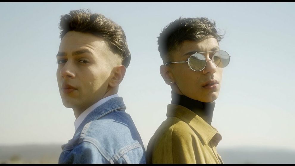 Jan Bendig prichádza s novým klipom. Pozrite sa, po boku akého fešáka sa objavil