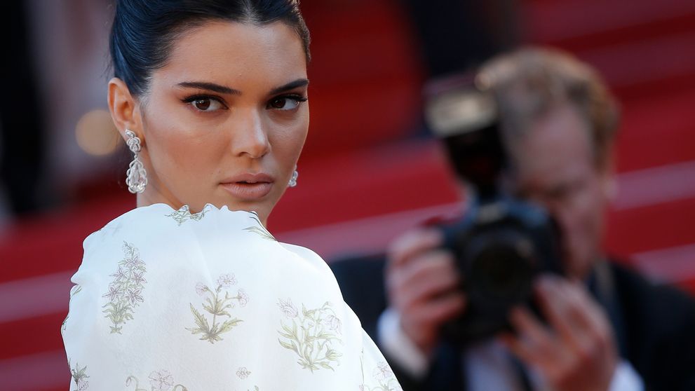 Do Cannes prišla Kendal Jenner. V týchto šatách strhla všetku pozornosť