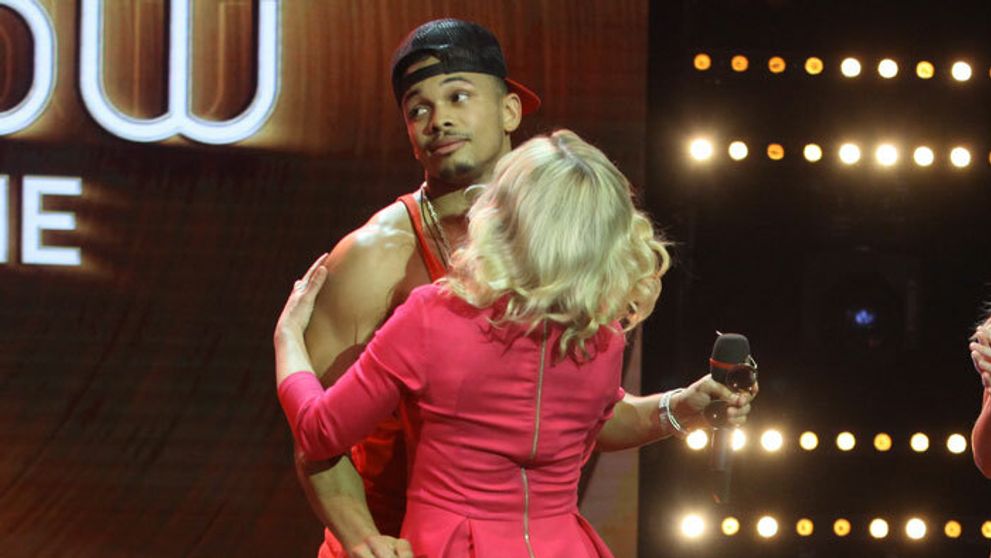 Známa herečka v intímnom objatí so sexy spevákom!