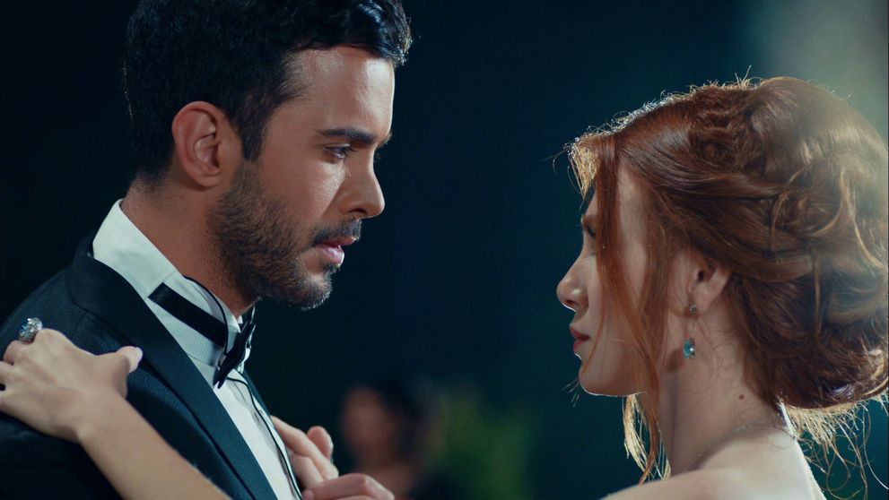 Premena Popolušky Defne na princeznú všetkým vyrazí dych...