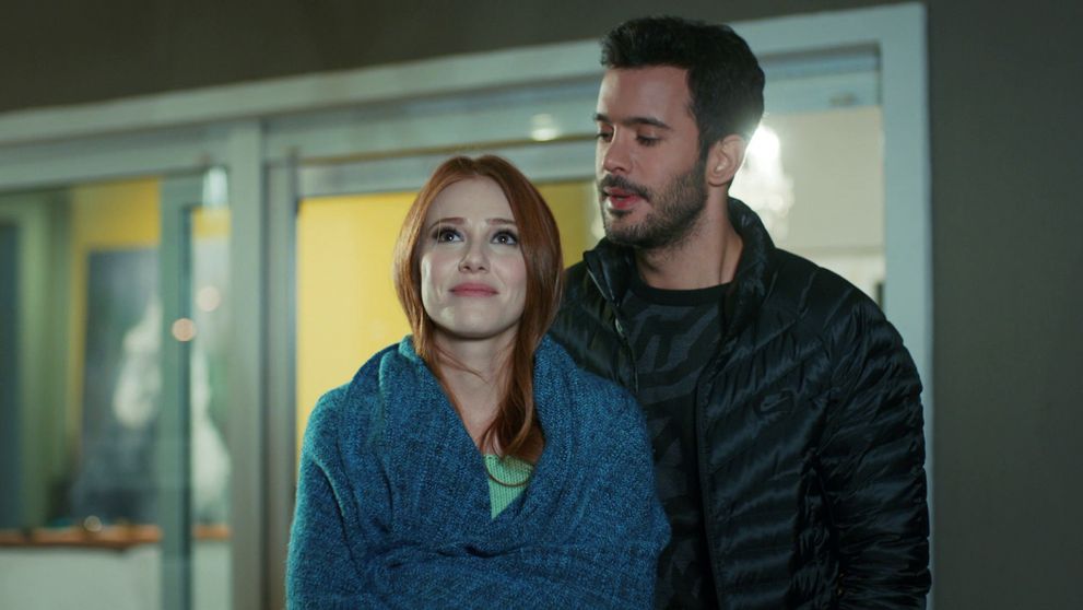 Zdá sa, že Defne s Ömerom konečne prekonajú, čo ich rozdeľuje...