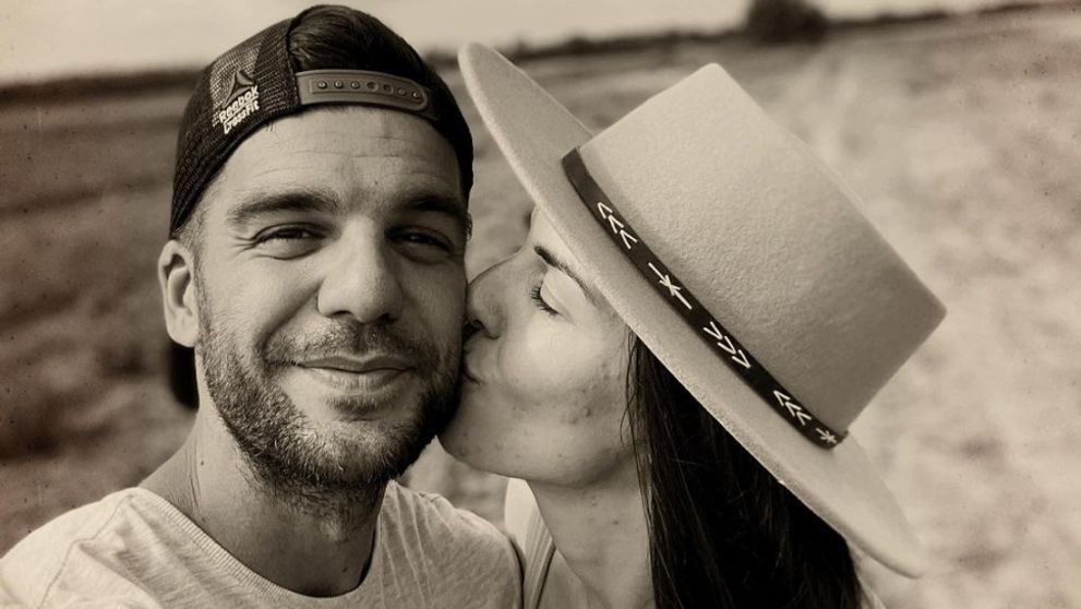 Svadba, tehotenstvo a teraz toto. Moderátor s manželkou sa po dvoch rokoch dočkali