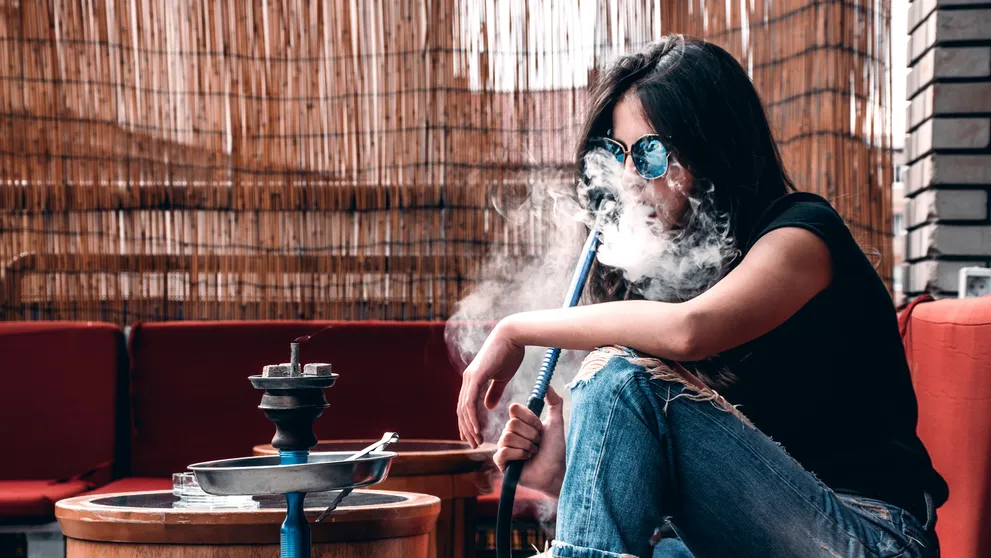 Štúdia dokázala, že jedno fajčenie shishy je horšie ako vyfajčenie škatuľky cigariet