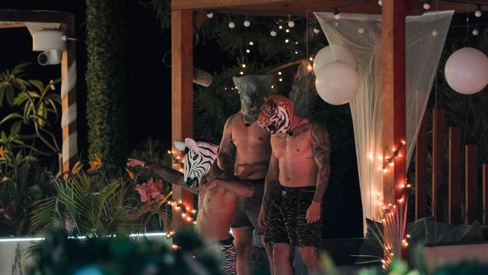 Párty v Love Islande narušili cudzinci