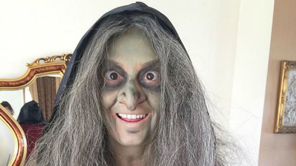 Uhádnete, kto sa skrýva v prestrojení za ježibabu?