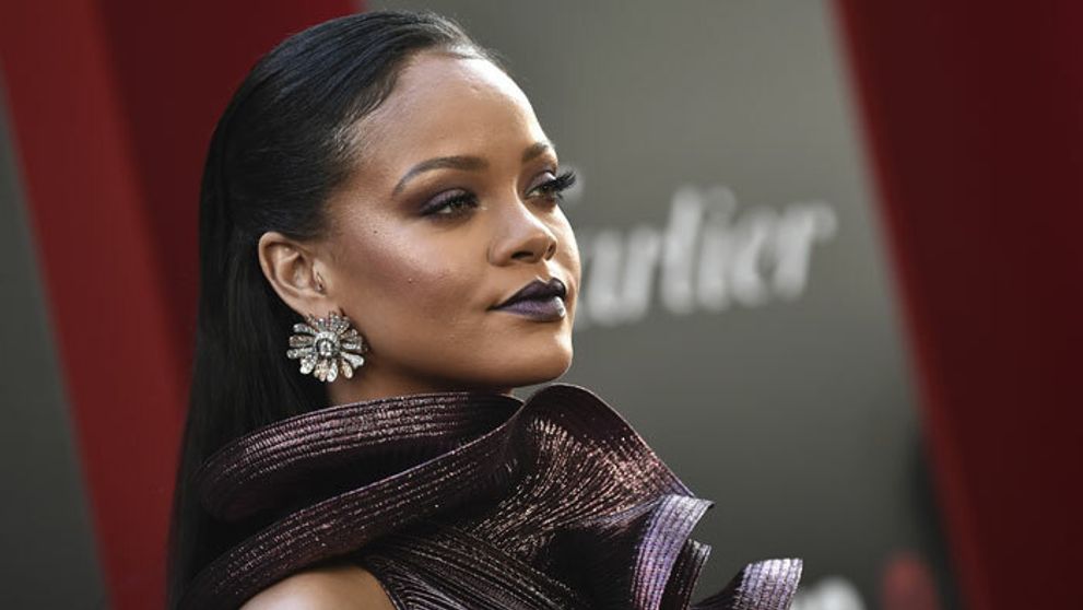 Rihanna na premiére filmu: Vyzerala ako pohrebná kvetina