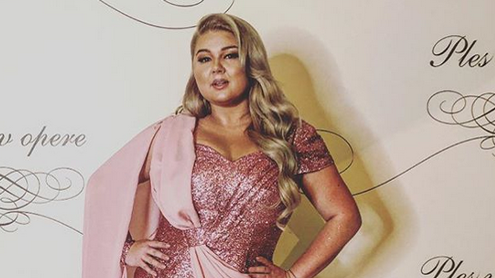 Evelyn sa nezaprela ani na Plese v opere. V tomto vyšla z domu