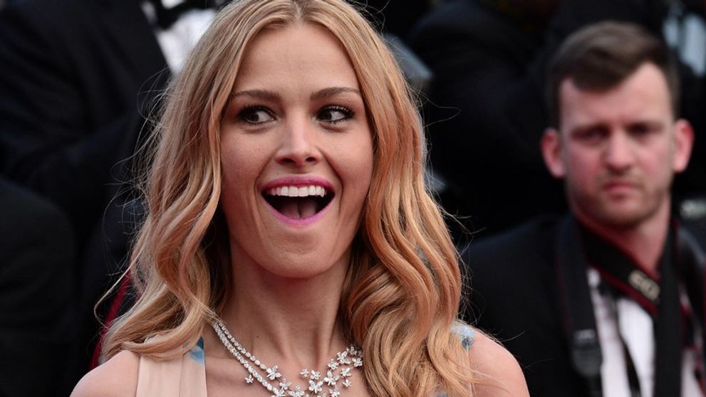 Česká modelka šokovala v Cannes. Každý prsník niekde inde!