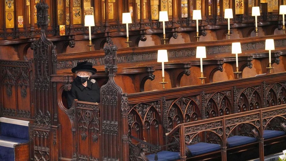 Druhá rana pre kráľovnú! Stratila ďalšiu blízku osobu