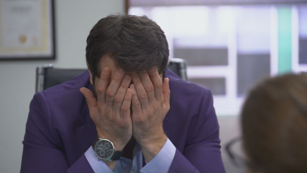 Alex je na konci so silami. V tom najhoršom stave vyzná Eme lásku