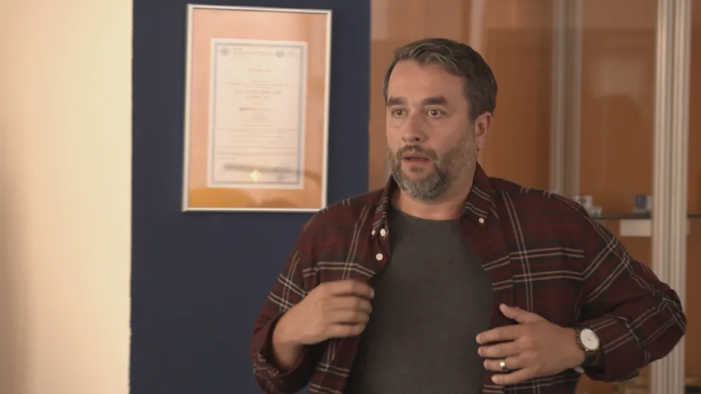 Marek pristihol šéfa v intímnej chvíli s milenkou