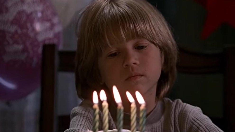Pamätáte si chlapca z filmu Klamár, klamár? Takto vyzerá dnes