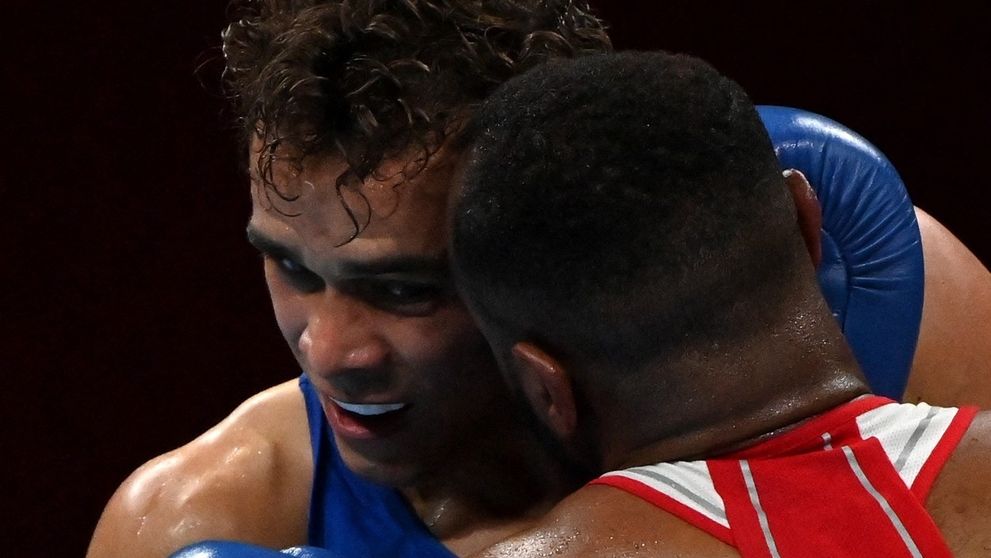 Marocký boxer na OH v Tokiu napodobnil Mikea Tysona, súperovi sa chcel zahryznúť do ucha