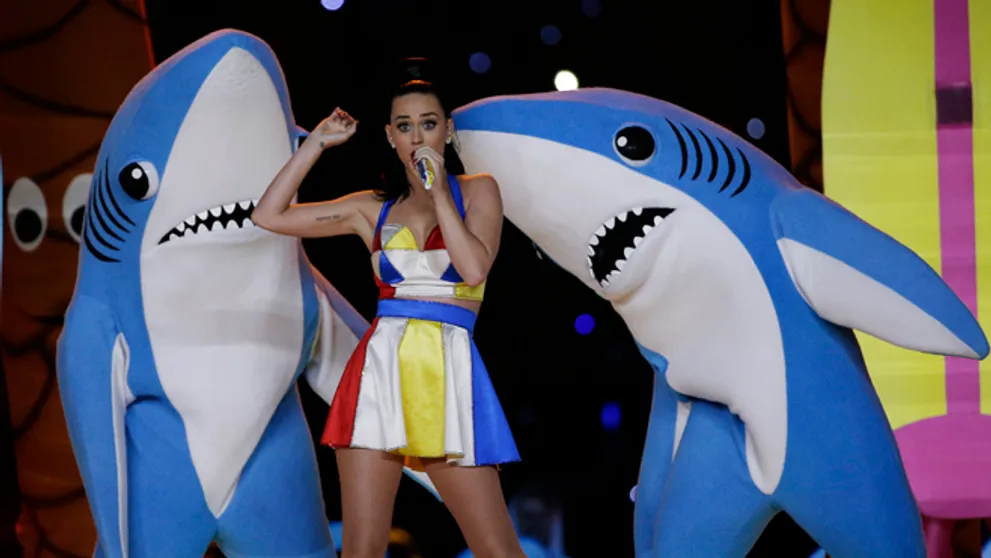Katy Perry na Super Bowle: Štyri outfity a 22-tisíc kryštálov!