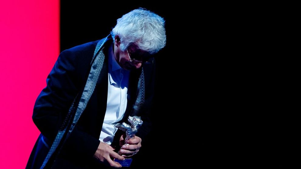 Koronavírusu podľahol slávny scenárista a režisér. Ocenili ho aj v Benátkach