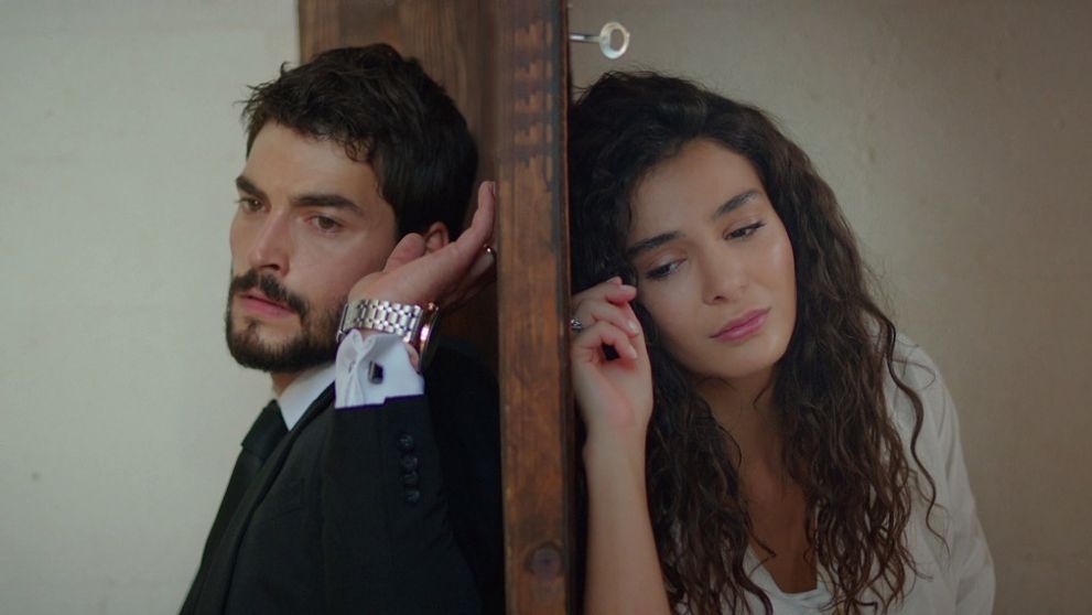 Spútaný motýľ: 49. a 50. epizóda