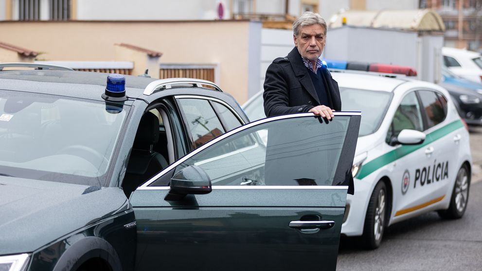 Višňovský otvorene: Každý skrýva tajomstvo, spoločnosť kolabuje