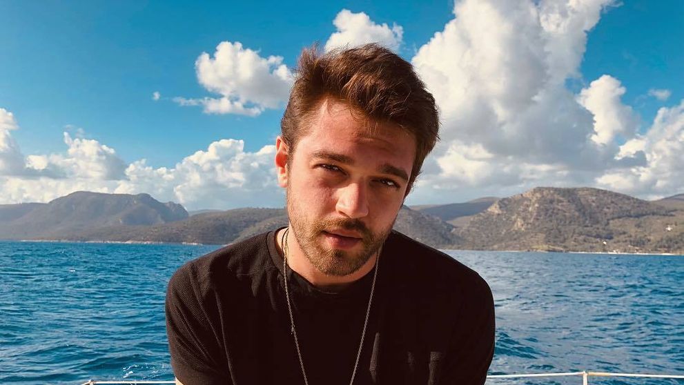 Fešák zo Sladkej pomsty už nie je sám: Táto kráska si ho získala