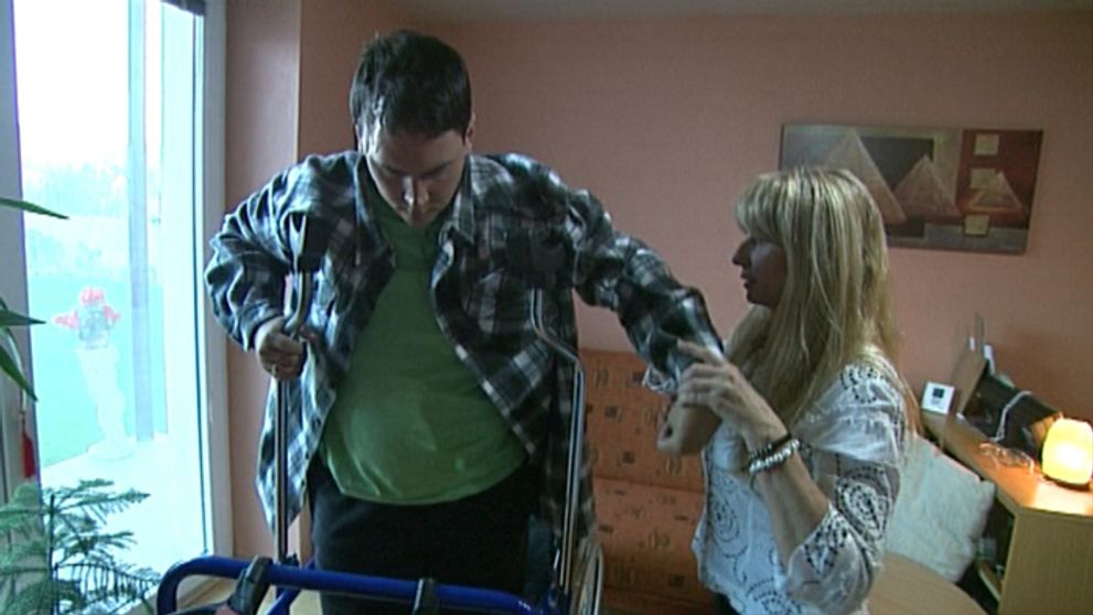 Takmer ho pochovali! Ale žije - s príklopom v hlave!