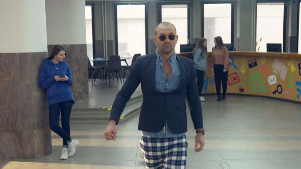 Prvé zábery z nového seriálu: Maštalír ako netradičný pán profesor