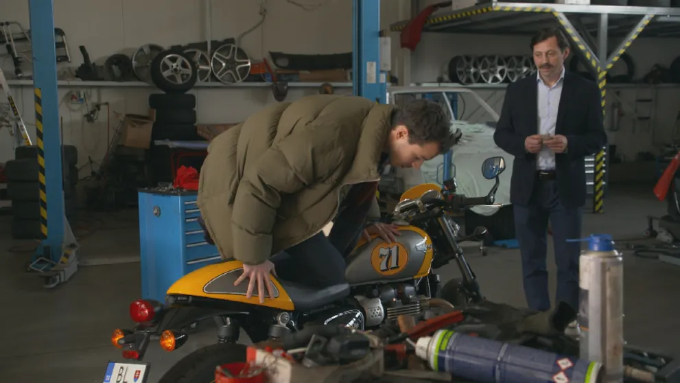 Edo kupuje motorku. Komédia na pohľadanie