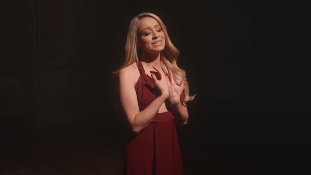 Predstavivosť ide bokom. Najdráždivejší výstrih Dominiky Mirgovej